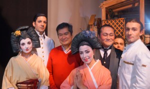 Con Nao Mashio, spumeggiante Goro, insieme ai nostri ufficiali di marina e le loro geisha...
