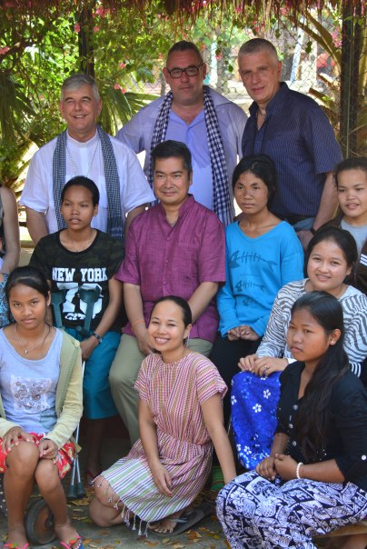 With Olivier Michon and Vincenzo Grisostomi Travaglini, together with Father Kiké and some of his numerous pupils....