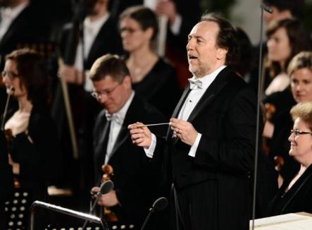 Riccardo Chailly sul podio del Teatro alla Scala (foto ANSA)