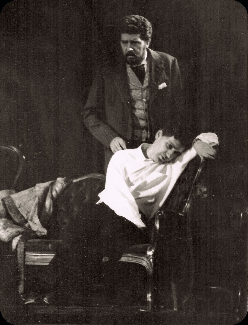 Durante le prove de La Traviata a Villa Vitali per il Festival di Fermo il regista con Giorgio Germont (Roberto Servile)